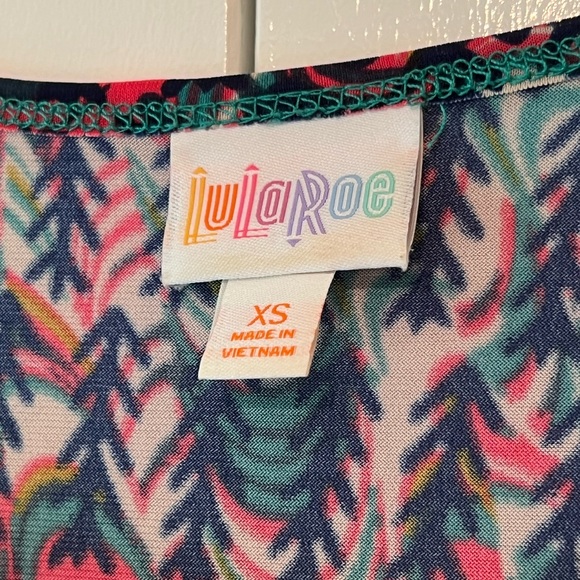 ✨EUC✨ LULAROE IRMA TOP (SLINKY MATERIAL) 💖💚 - Picture 4 of 4